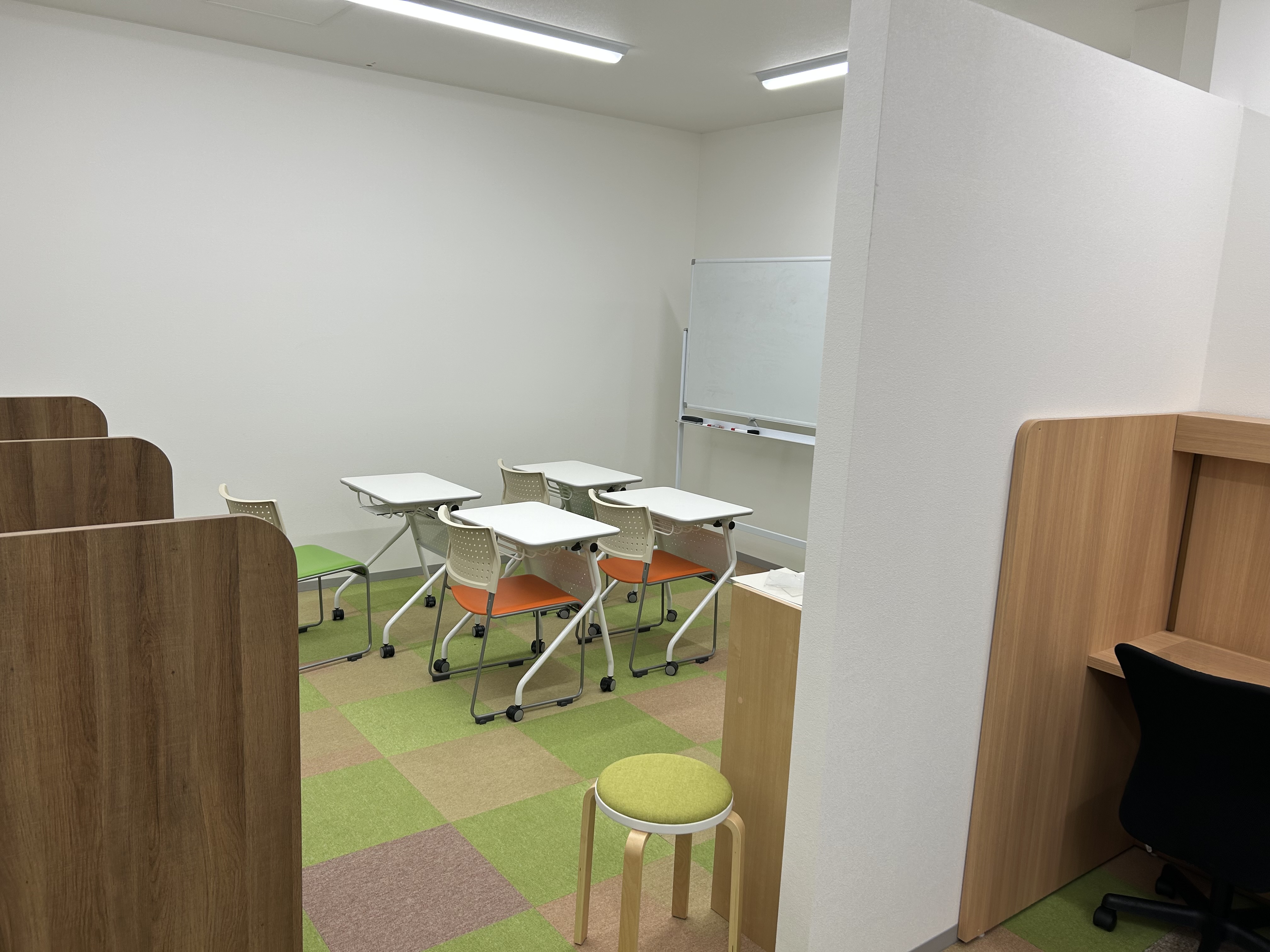 時には少人数制集団授業も